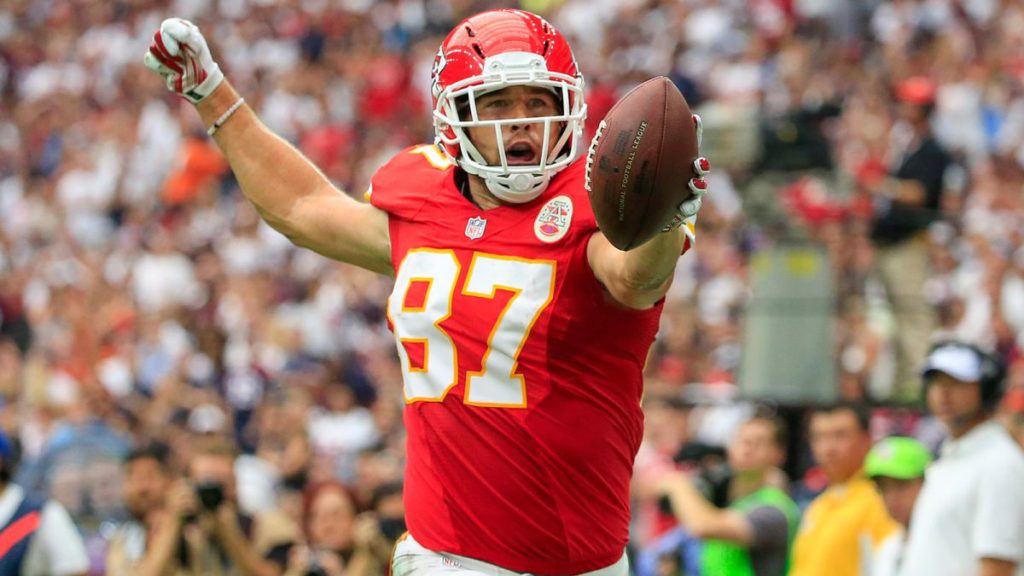 KC Chiefs: Travis Kelce keeps tight end as draft luxury