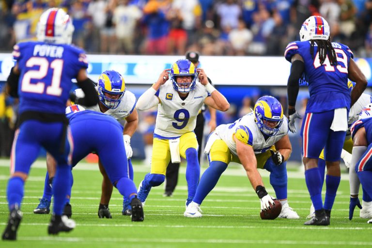 Matthew Stafford looks over the Week 6 Fantasy Football Cheat Sheet and prepares to score 6 points.