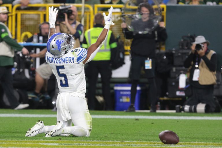 Week 15 CheatChart Positional Matchups to Win Your Fantasy Football Lineup Players to Know QB RB WR TE IDP Must Start/Sit Candidates for the playoffs NFL FF
