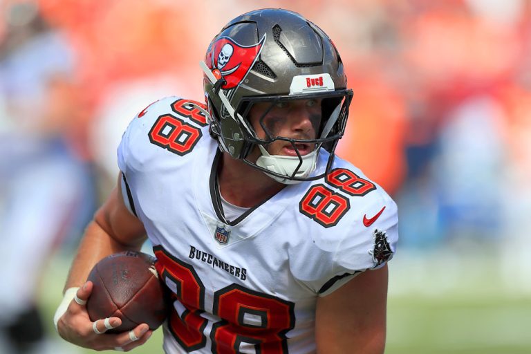 Week 14 Tight End Start/Sit TE Roster Advice NFL Season 2025 Lineup Who to Play Must Know Names Fantasy Football FF