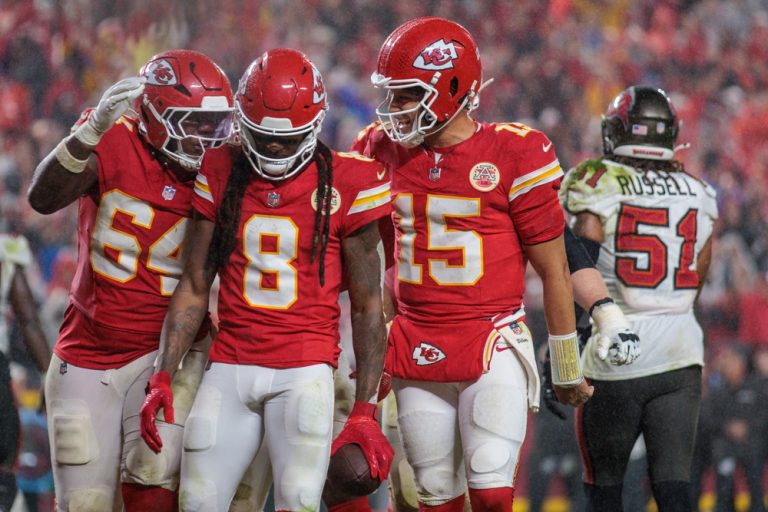 Week 14 Sunday Preview Fantasy Points Data Suite Fantasy Football Advice Statistical Start/Sit Prop Betting DFS Tool for all FF needs with Players and Teams You Need to Know