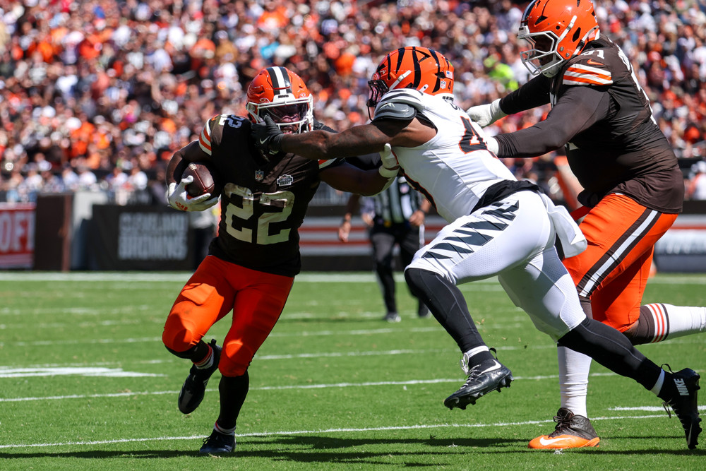 Barrett Carter makes a featured Week 9 IDP Start/Sit Fantasy Football tackle on Dylan Sampson.