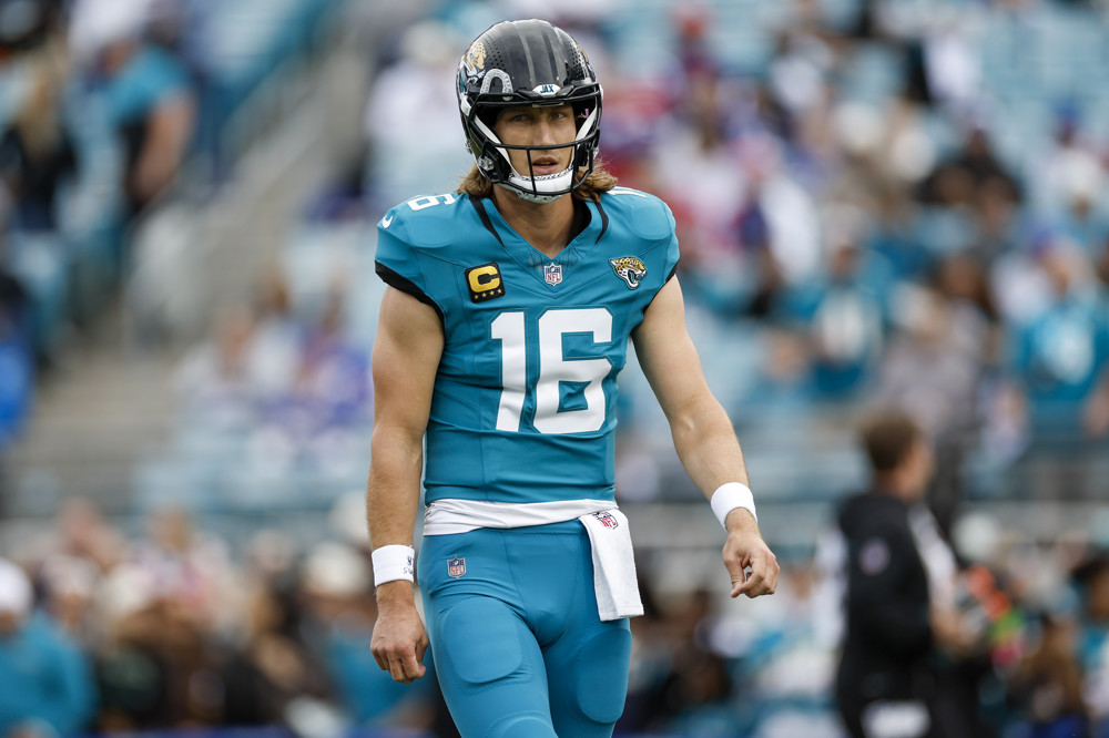 Trevor Lawrence in the Week 4 NFL Matchups Fantasy Football Start/Sit CheatChart for QB, RB, WR, and TE positional